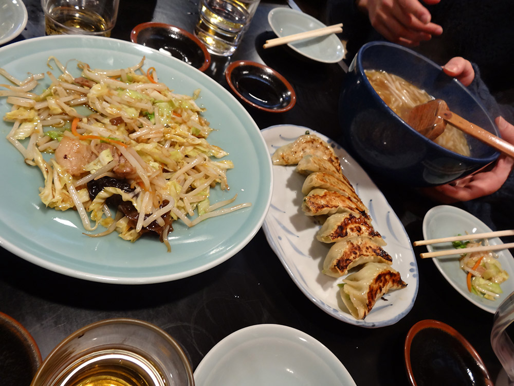 横須賀中華料理屋十八番　餃子　もやしラーメン