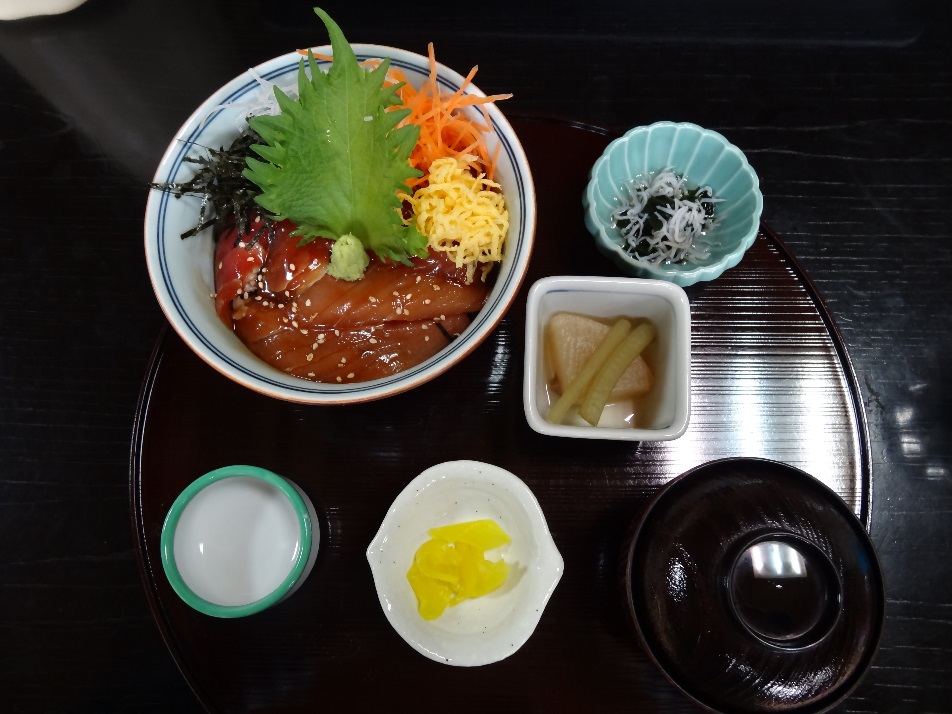 食事処『ひげ爺の栖』のマグロ丼